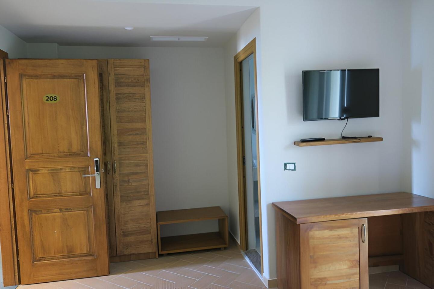 Doko Hotel Radhima Kültér fotó